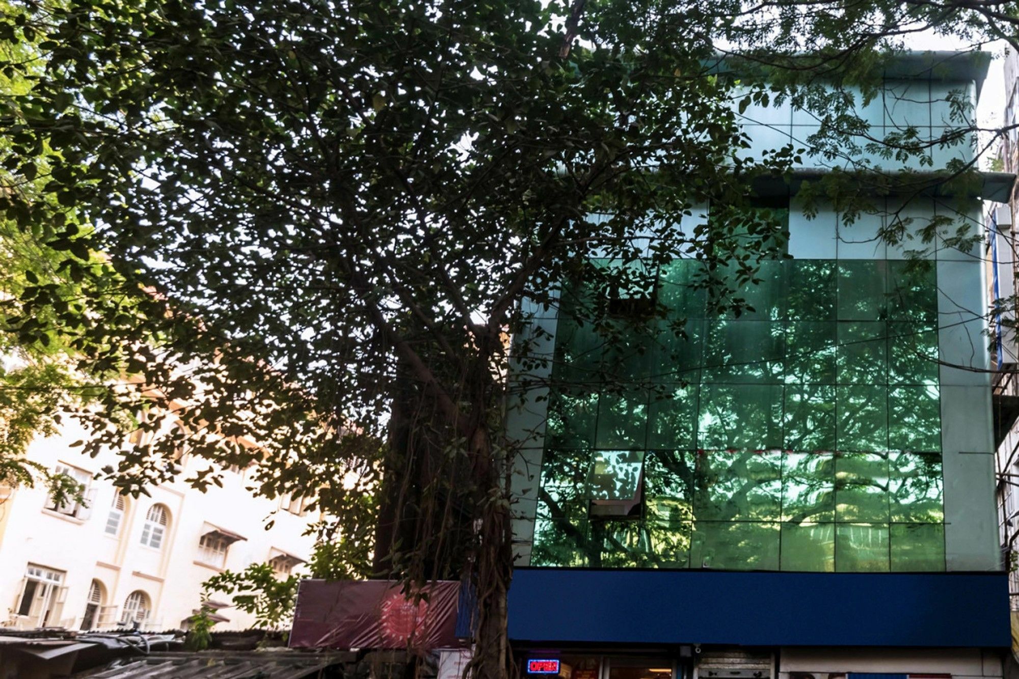 Hotel Plaza Mumbai Exterior photo